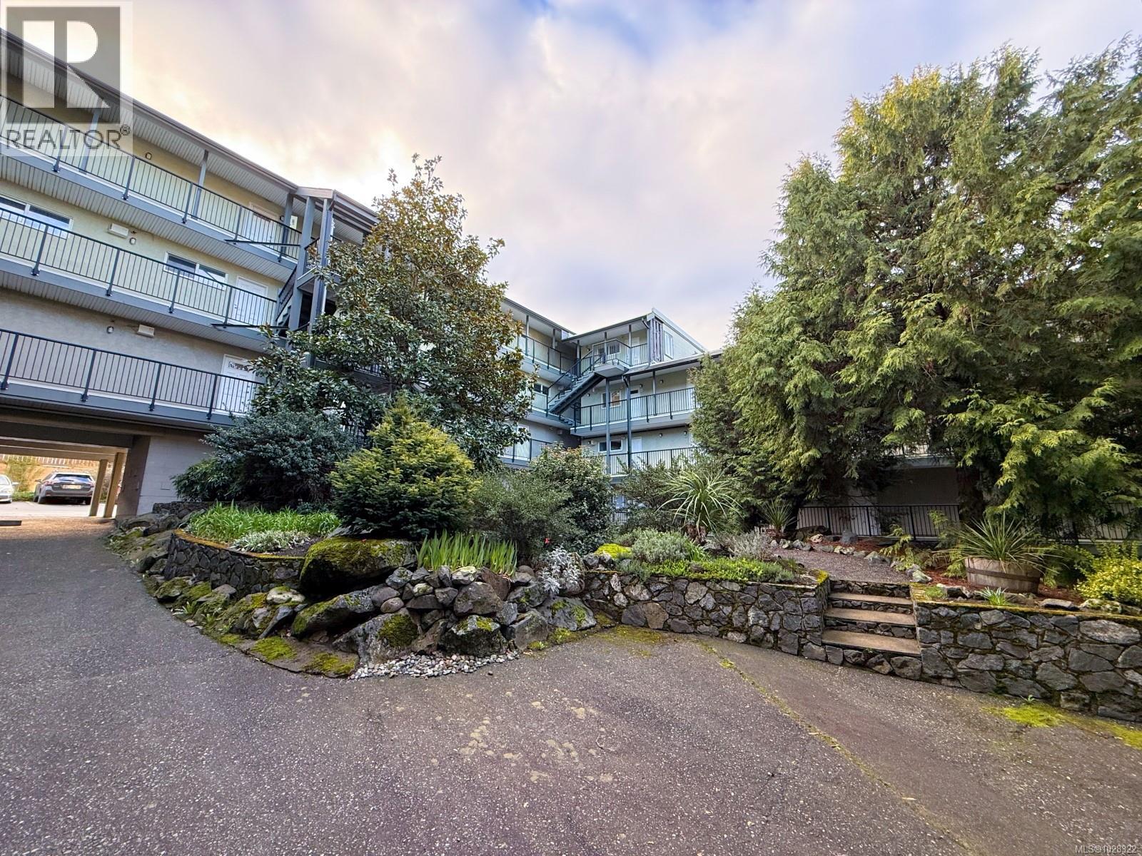 #212 991 CLOVERDALE AVE - Image 3