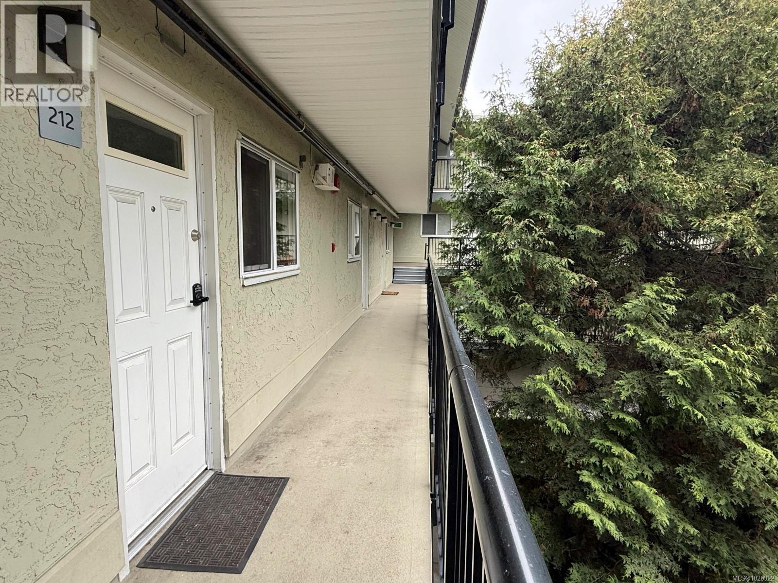 #212 991 CLOVERDALE AVE - 5