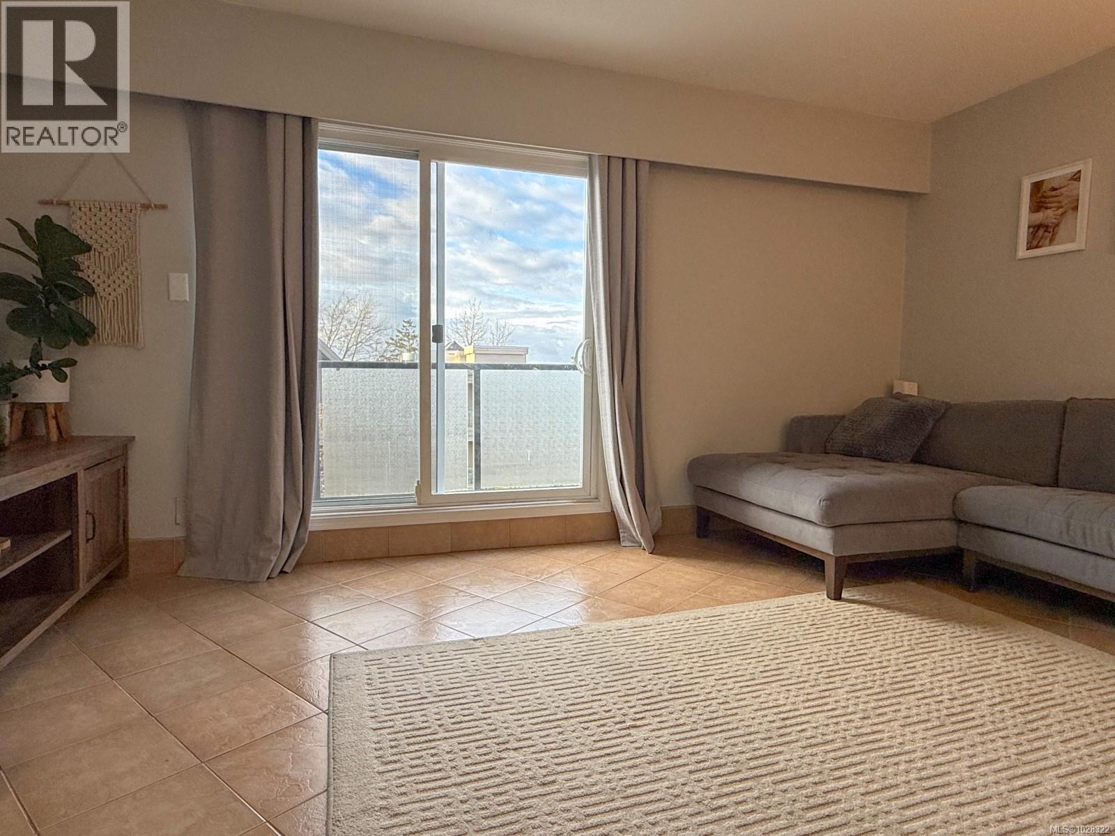 #212 991 CLOVERDALE AVE - 6