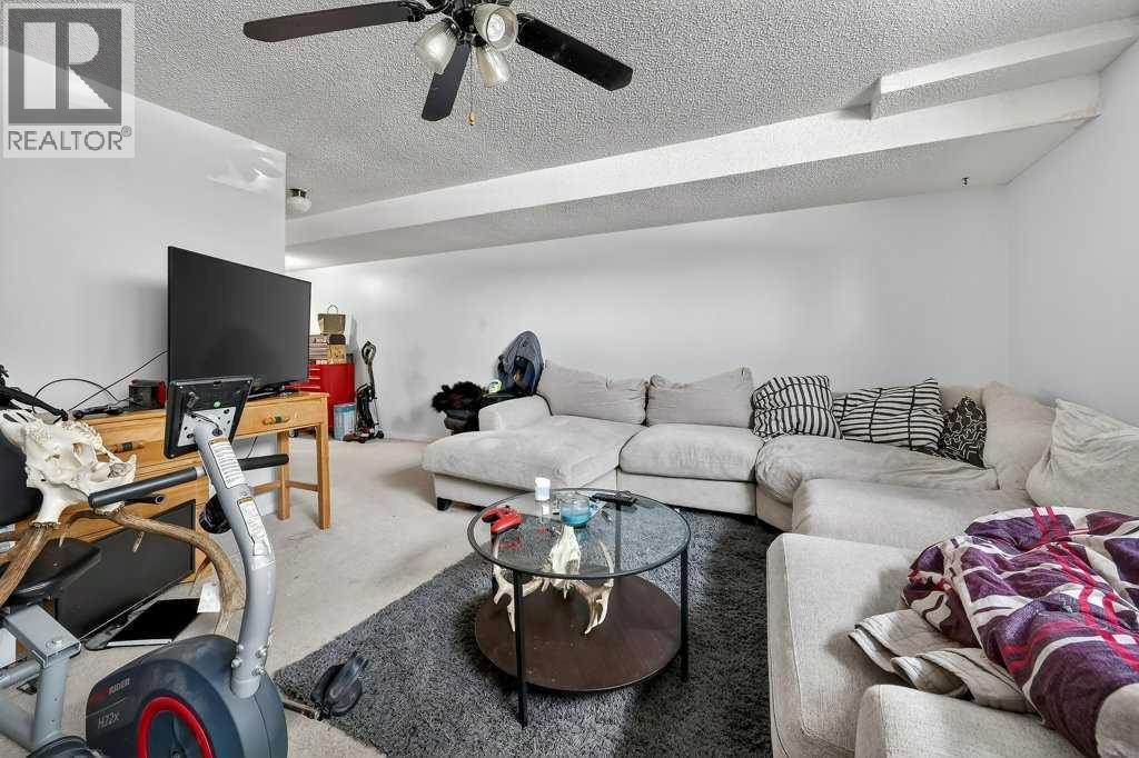 Single Family House Bi-level for Sale in  Bermuda Court NW Beddington Heights Calgary 