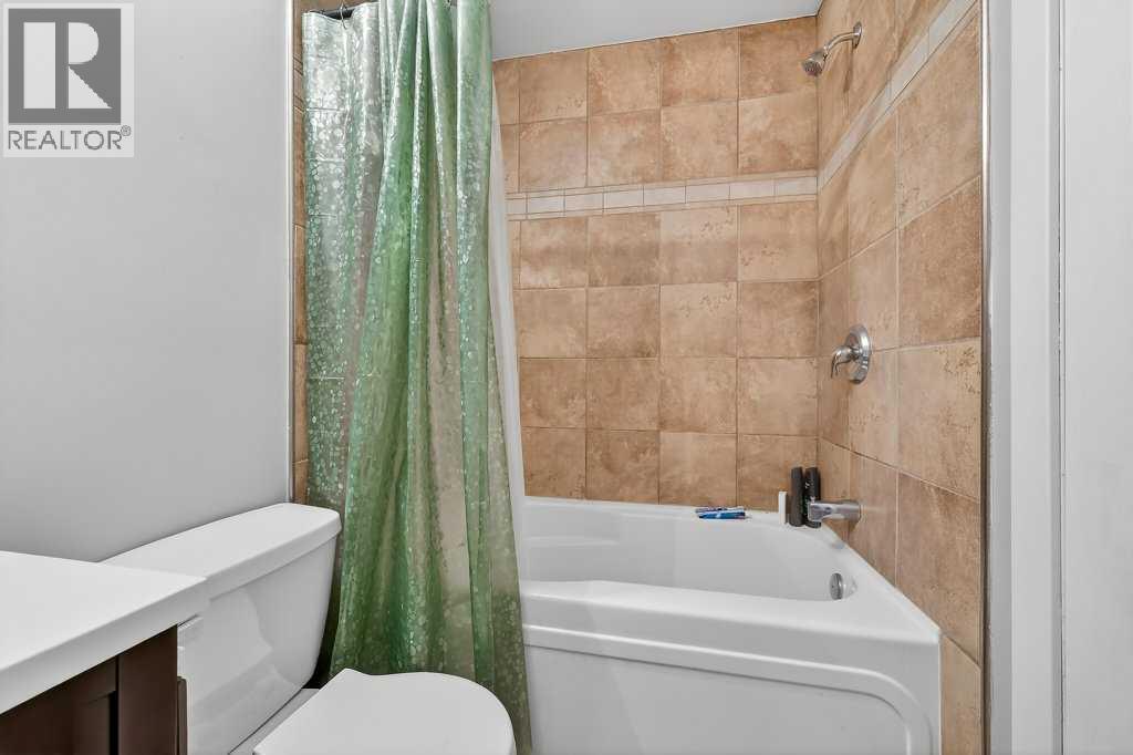 Single Family House Bi-level for Sale in  Bermuda Court NW Beddington Heights Calgary 