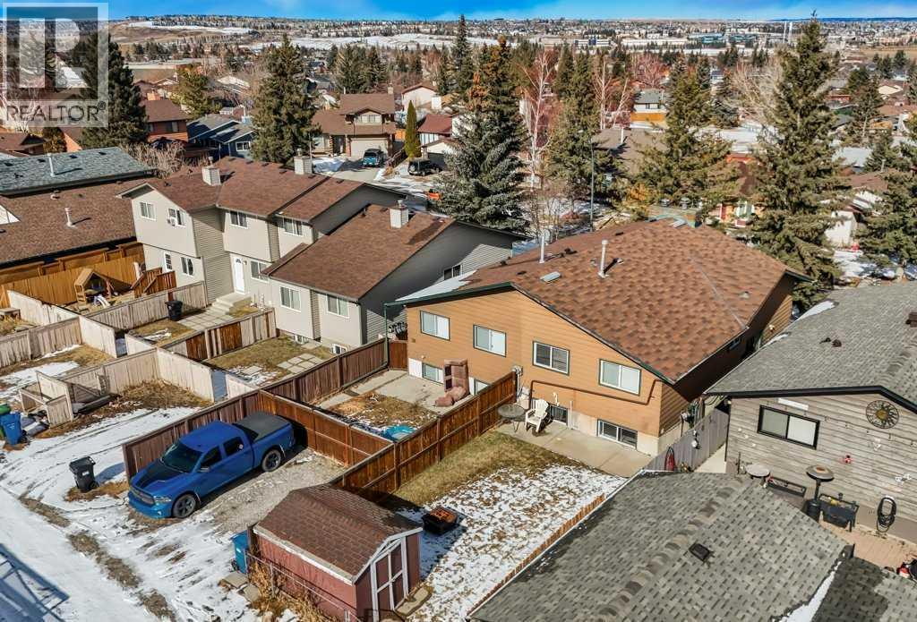 Single Family House Bi-level for Sale in  Bermuda Court NW Beddington Heights Calgary 