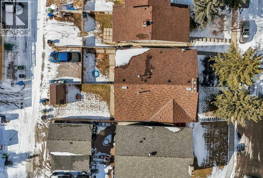 Single Family House Bi-level for Sale in  Bermuda Court NW Beddington Heights Calgary 