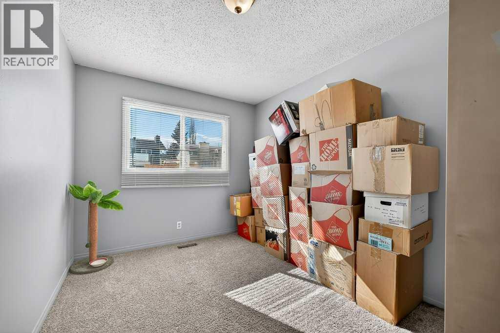 Single Family House Bi-level for Sale in  Bermuda Court NW Beddington Heights Calgary 