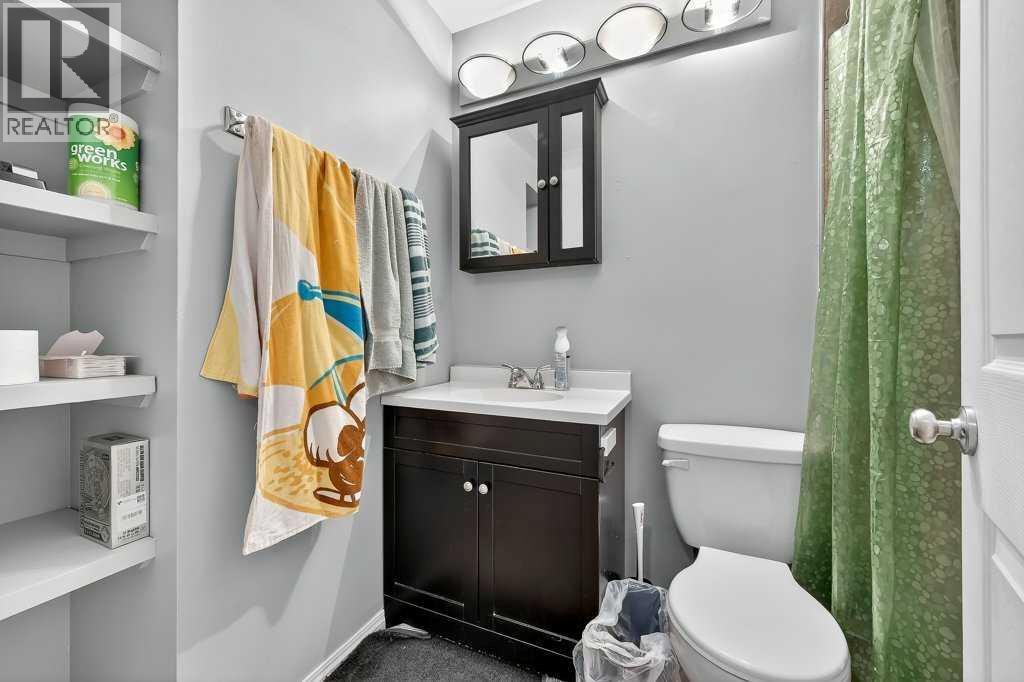 Single Family House Bi-level for Sale in  Bermuda Court NW Beddington Heights Calgary 