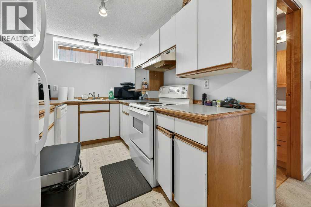 Single Family House Bi-level for Sale in  Bermuda Court NW Beddington Heights Calgary 