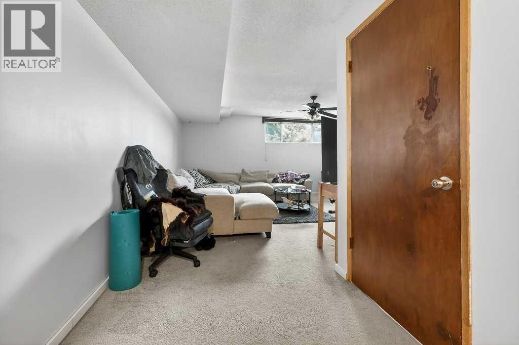 Single Family House Bi-level for Sale in  Bermuda Court NW Beddington Heights Calgary 