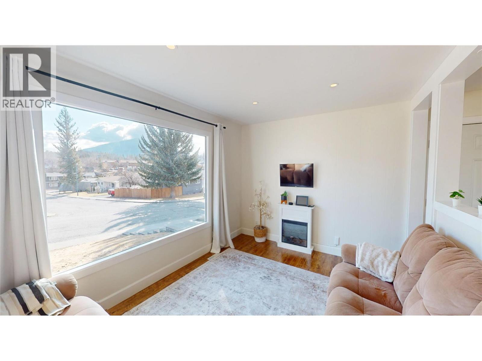 413 18th Avenue S, Cranbrook