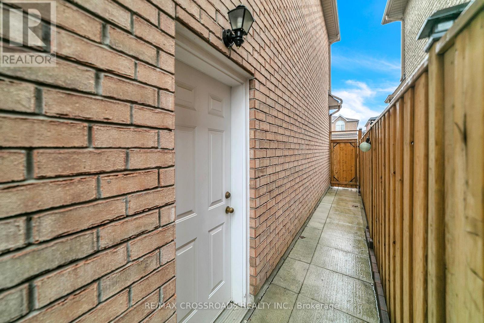 106 CRAGGVIEW DRIVE - 6