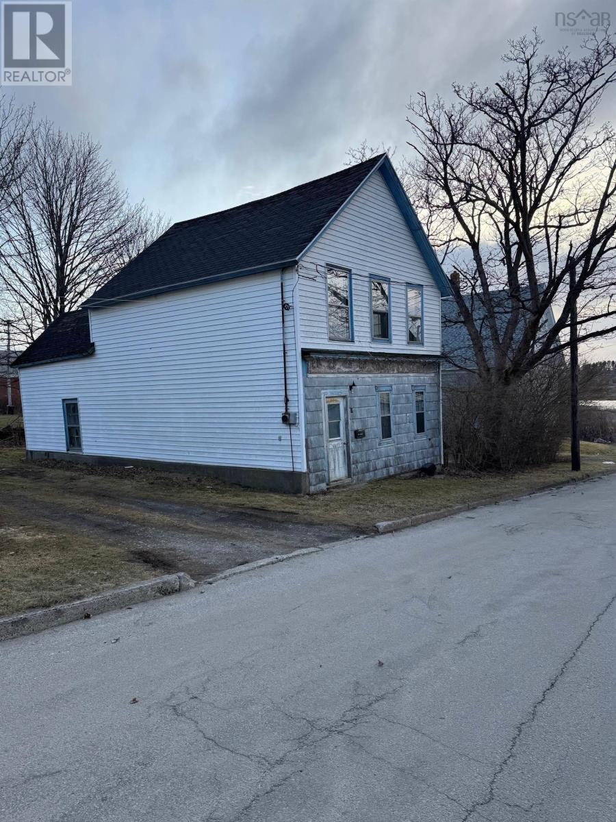 Property 9 of 10 of 594-596 Main Street, 7 Cann Street