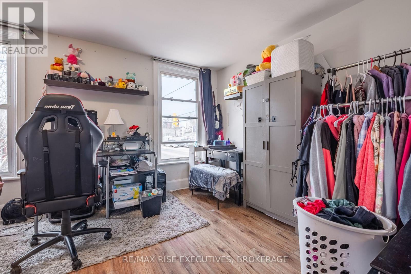 695 VICTORIA STREET - 22