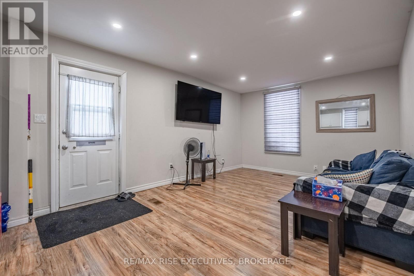 695 VICTORIA STREET - 3