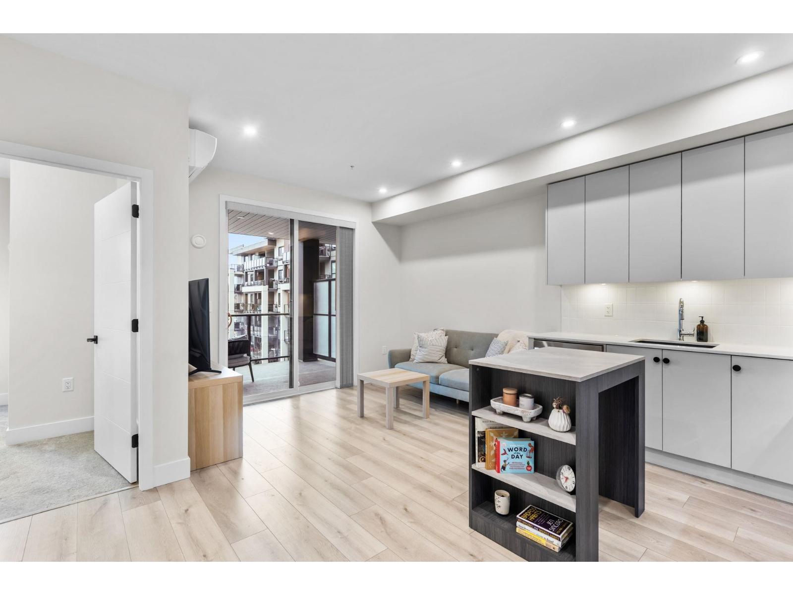 401 45511 CAMPUS DRIVE, Garrison Crossing, Chilliwack