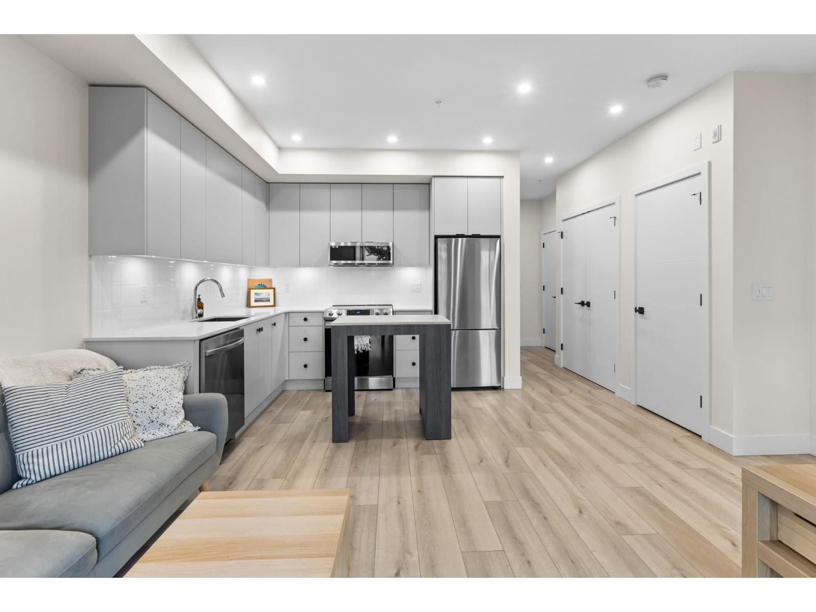 401 45511 CAMPUS DRIVE, Garrison Crossing, Chilliwack