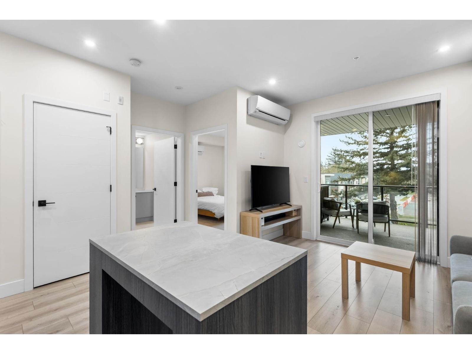 401 45511 CAMPUS DRIVE, Garrison Crossing, Chilliwack