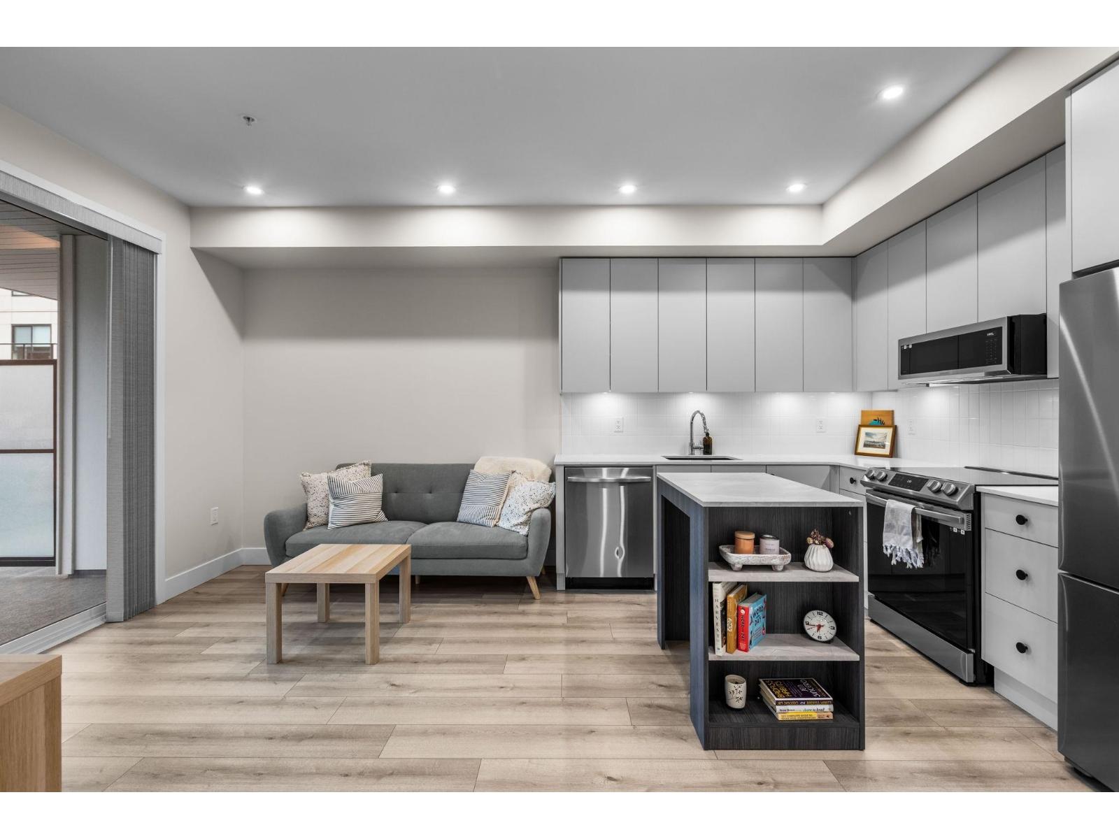 401 45511 CAMPUS DRIVE, Garrison Crossing, Chilliwack