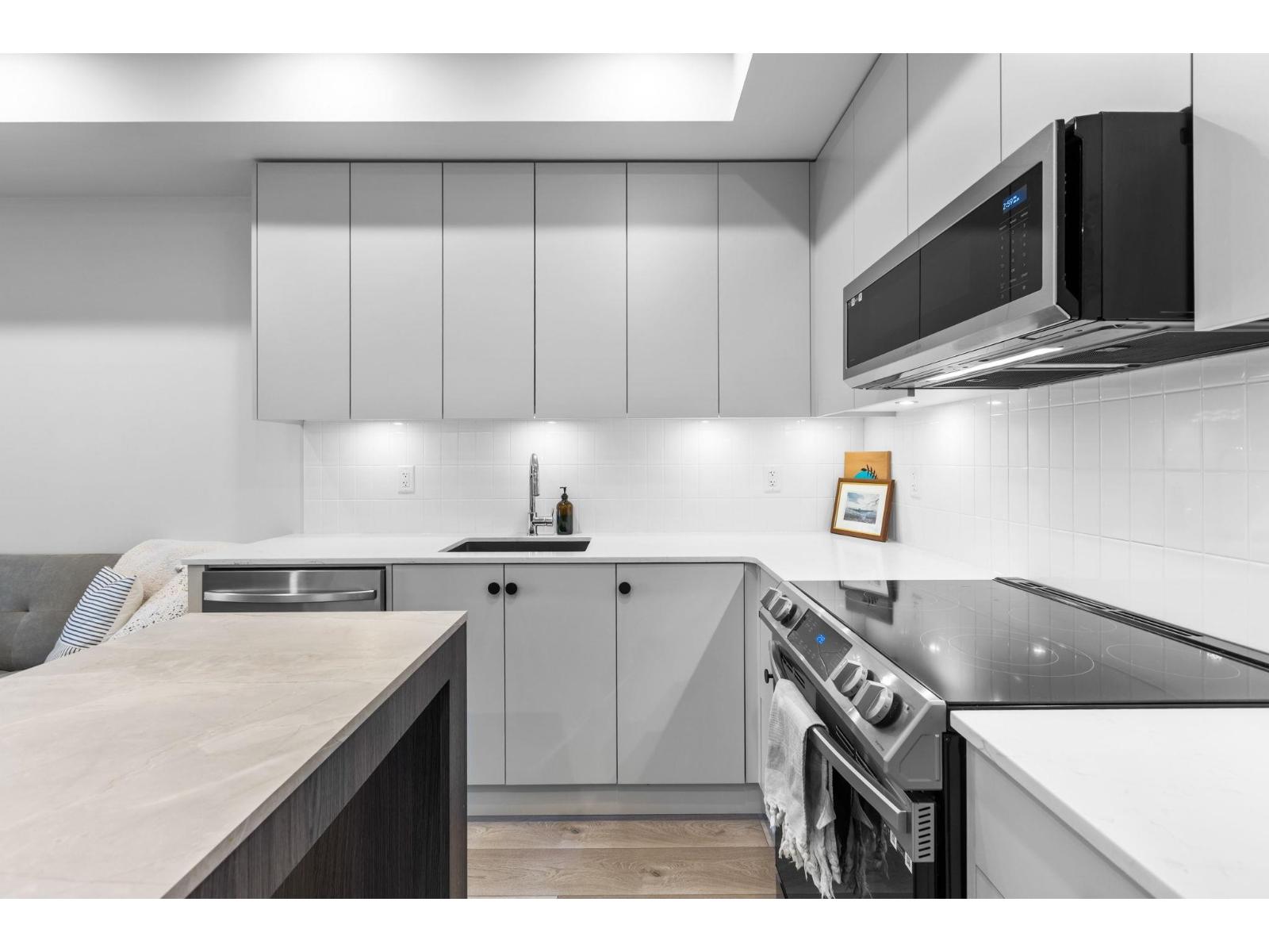 401 45511 CAMPUS DRIVE, Garrison Crossing, Chilliwack