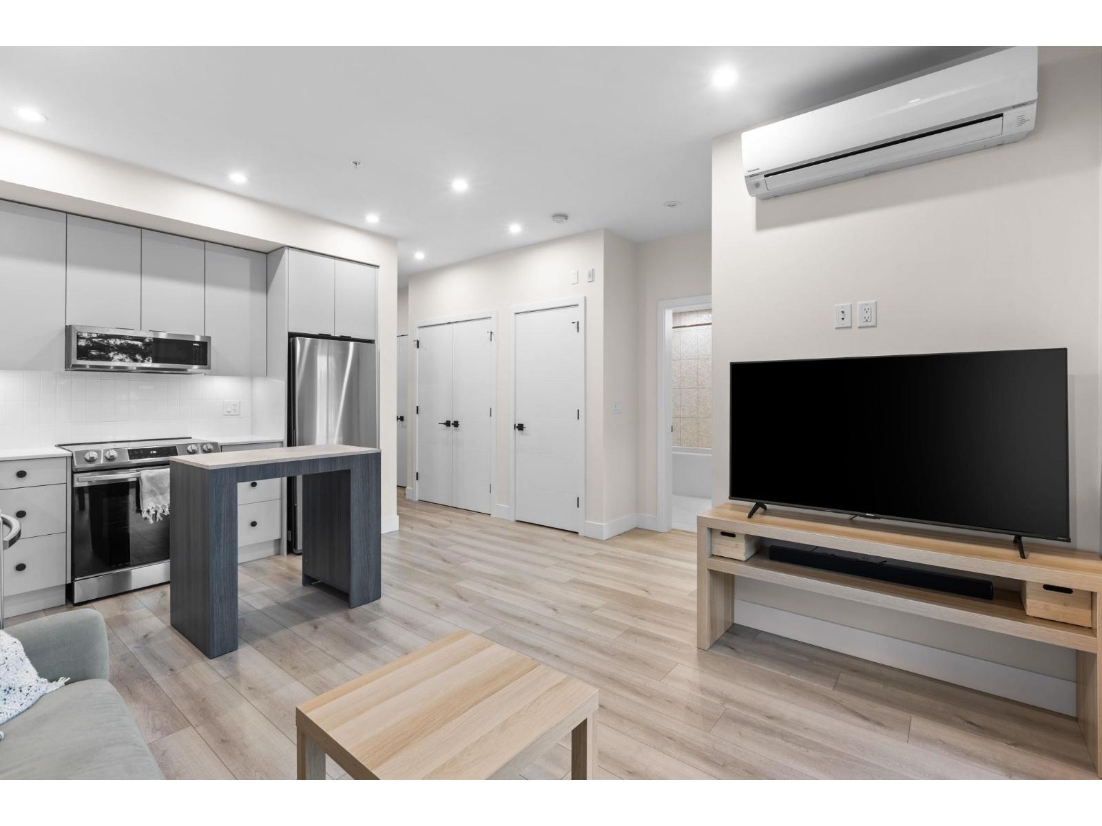 401 45511 CAMPUS DRIVE, Garrison Crossing, Chilliwack