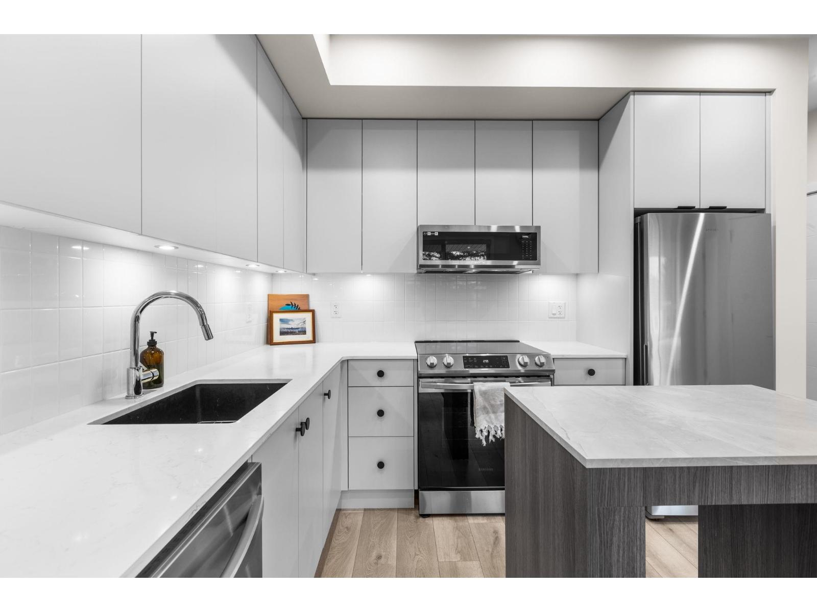 401 45511 CAMPUS DRIVE, Garrison Crossing, Chilliwack