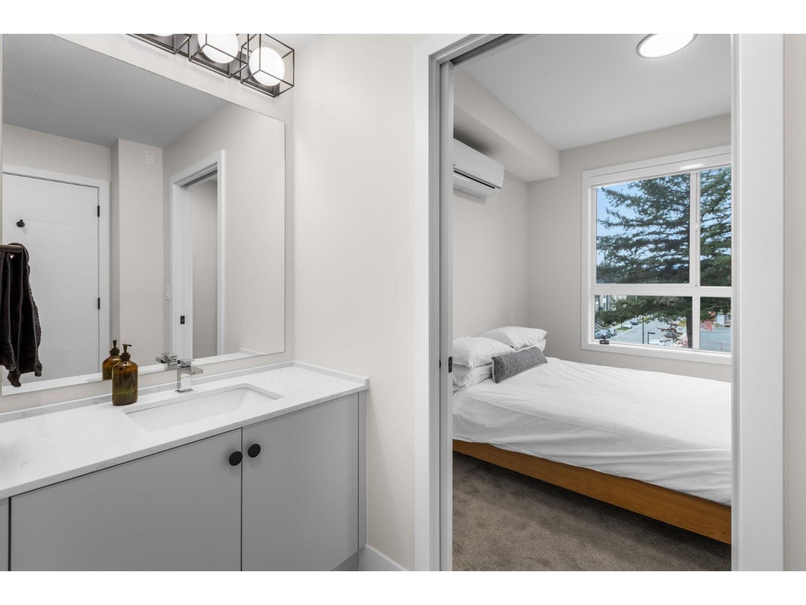 401 45511 CAMPUS DRIVE, Garrison Crossing, Chilliwack