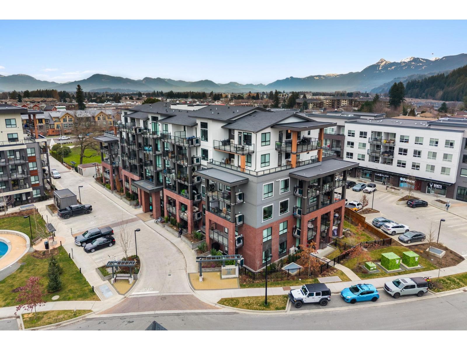 401 45511 CAMPUS DRIVE, Garrison Crossing, Chilliwack