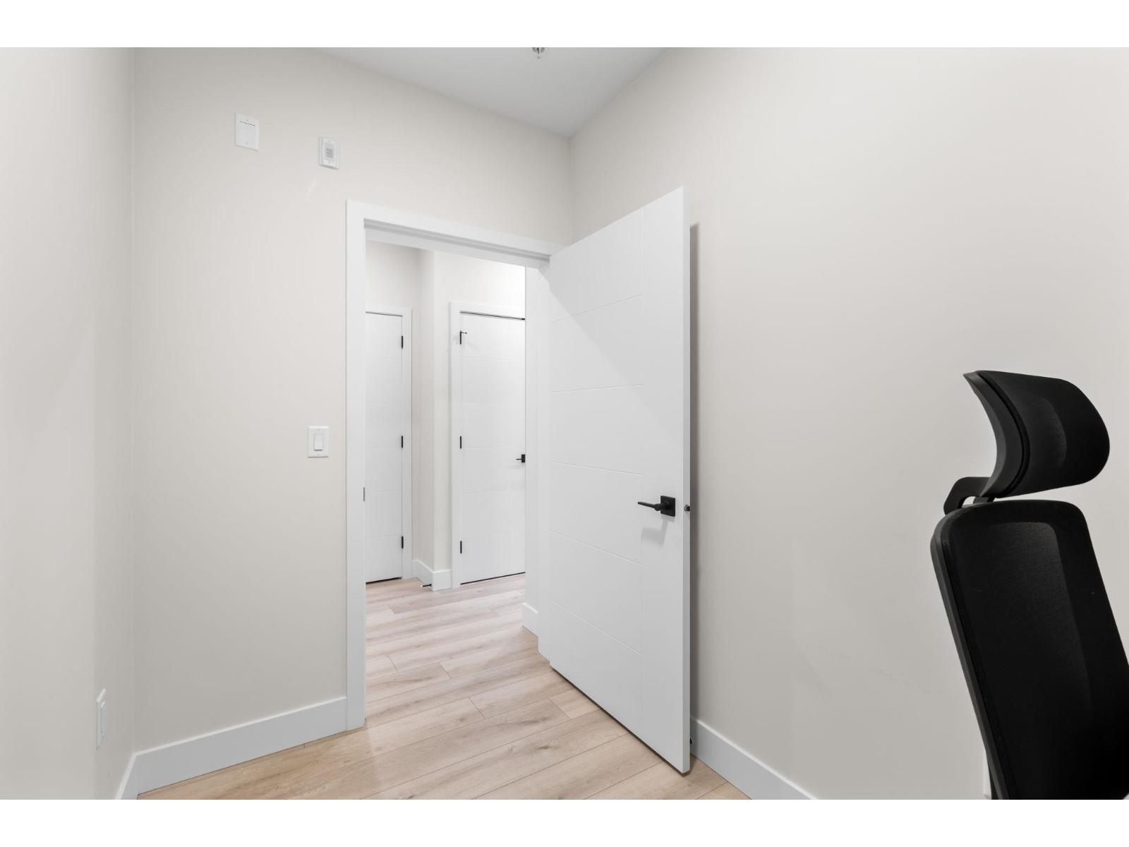 401 45511 CAMPUS DRIVE, Garrison Crossing, Chilliwack