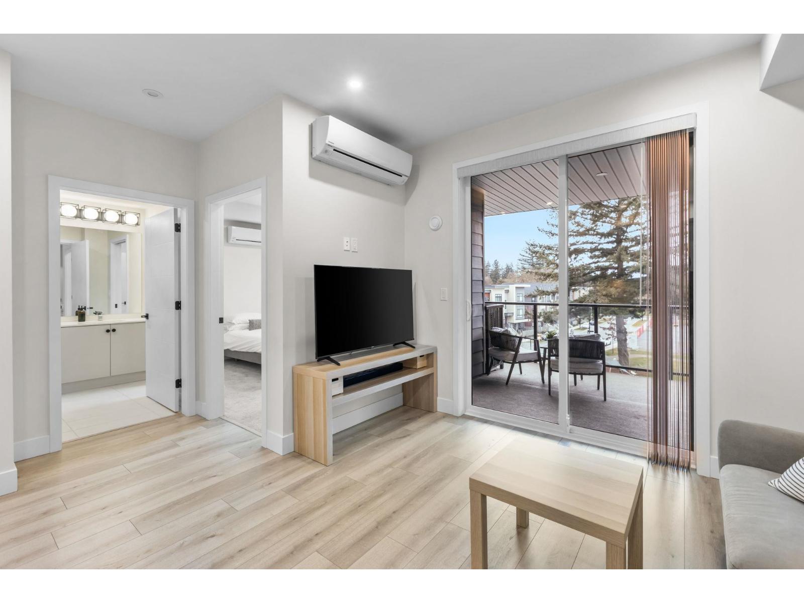 401 45511 CAMPUS DRIVE, Garrison Crossing, Chilliwack