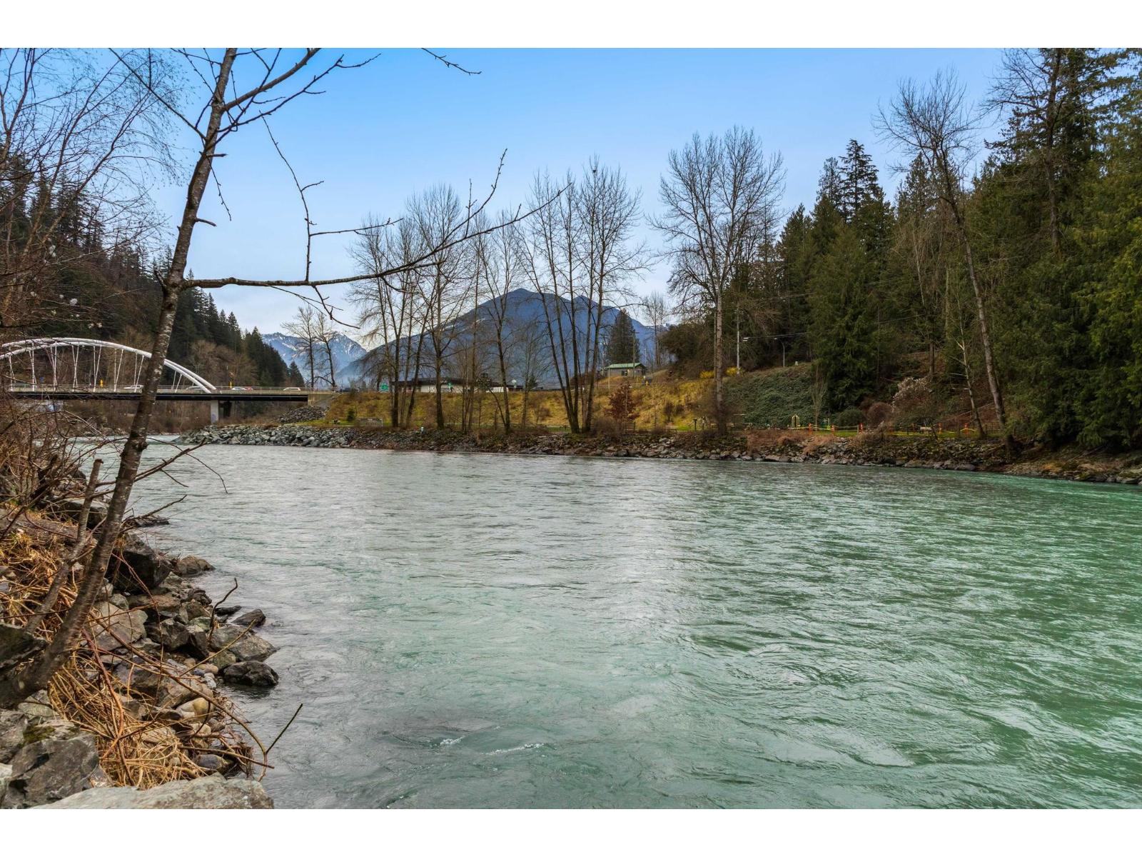 401 45511 CAMPUS DRIVE, Garrison Crossing, Chilliwack