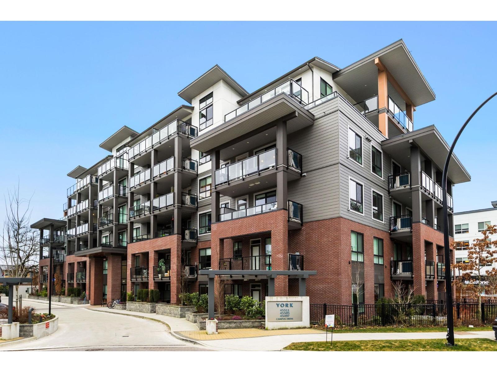 401 45511 CAMPUS DRIVE, Garrison Crossing, Chilliwack