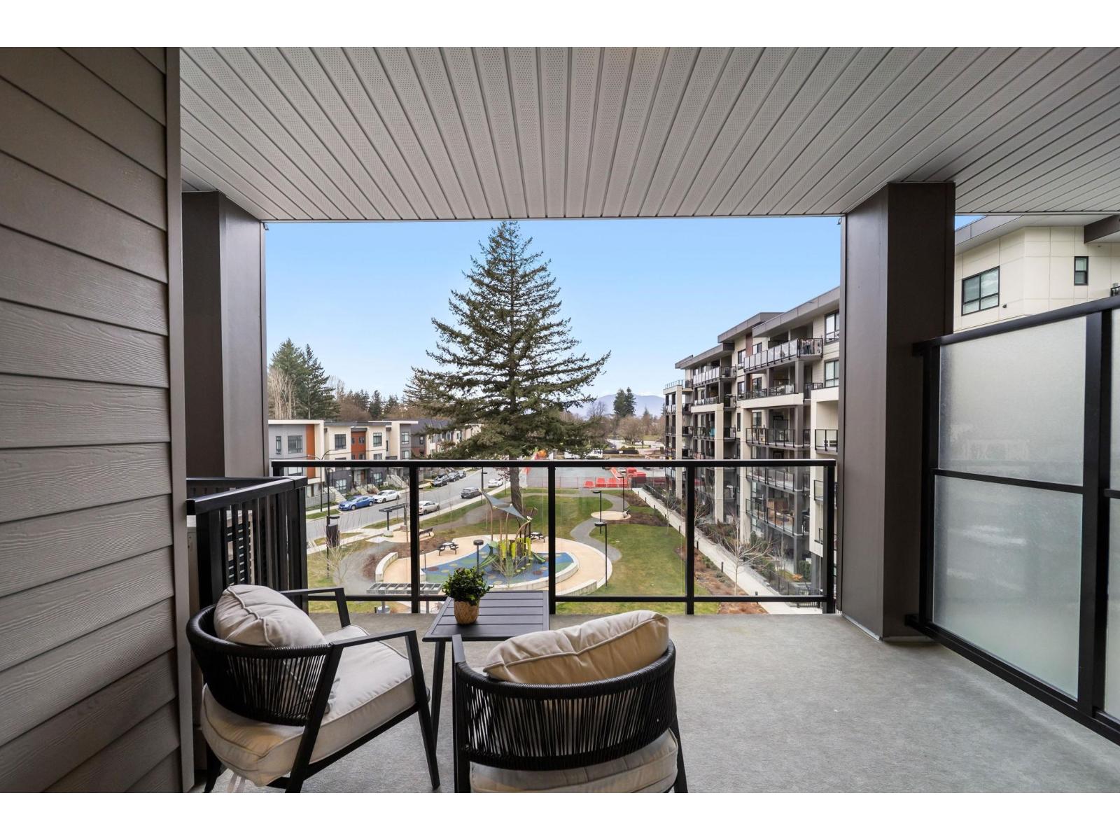 401 45511 CAMPUS DRIVE, Garrison Crossing, Chilliwack