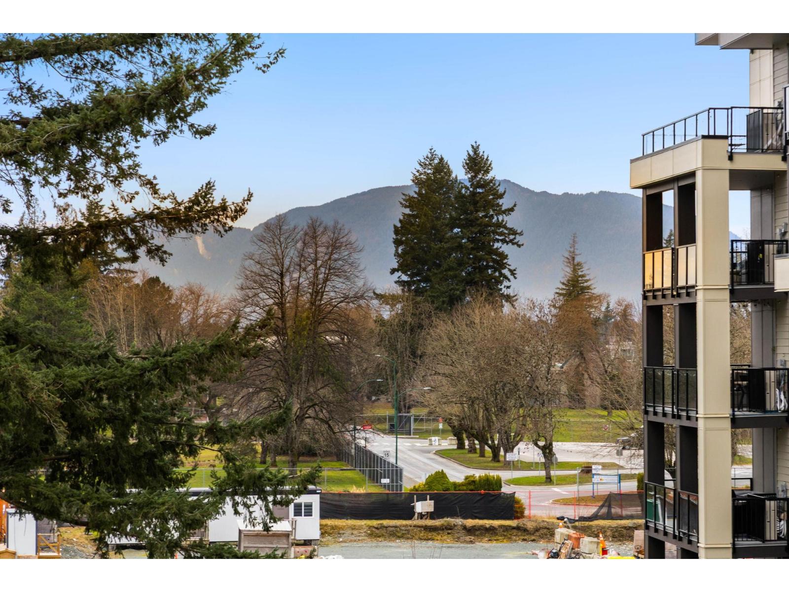 401 45511 CAMPUS DRIVE, Garrison Crossing, Chilliwack