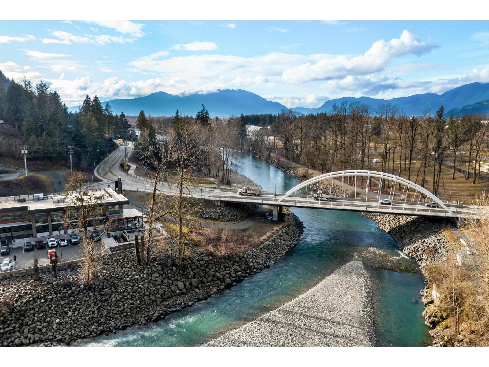 401 45511 CAMPUS DRIVE, Garrison Crossing, Chilliwack