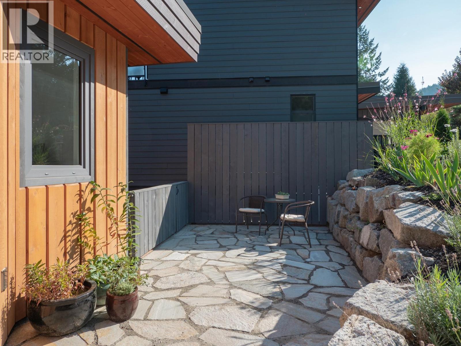 House in Gibsons - Image 34