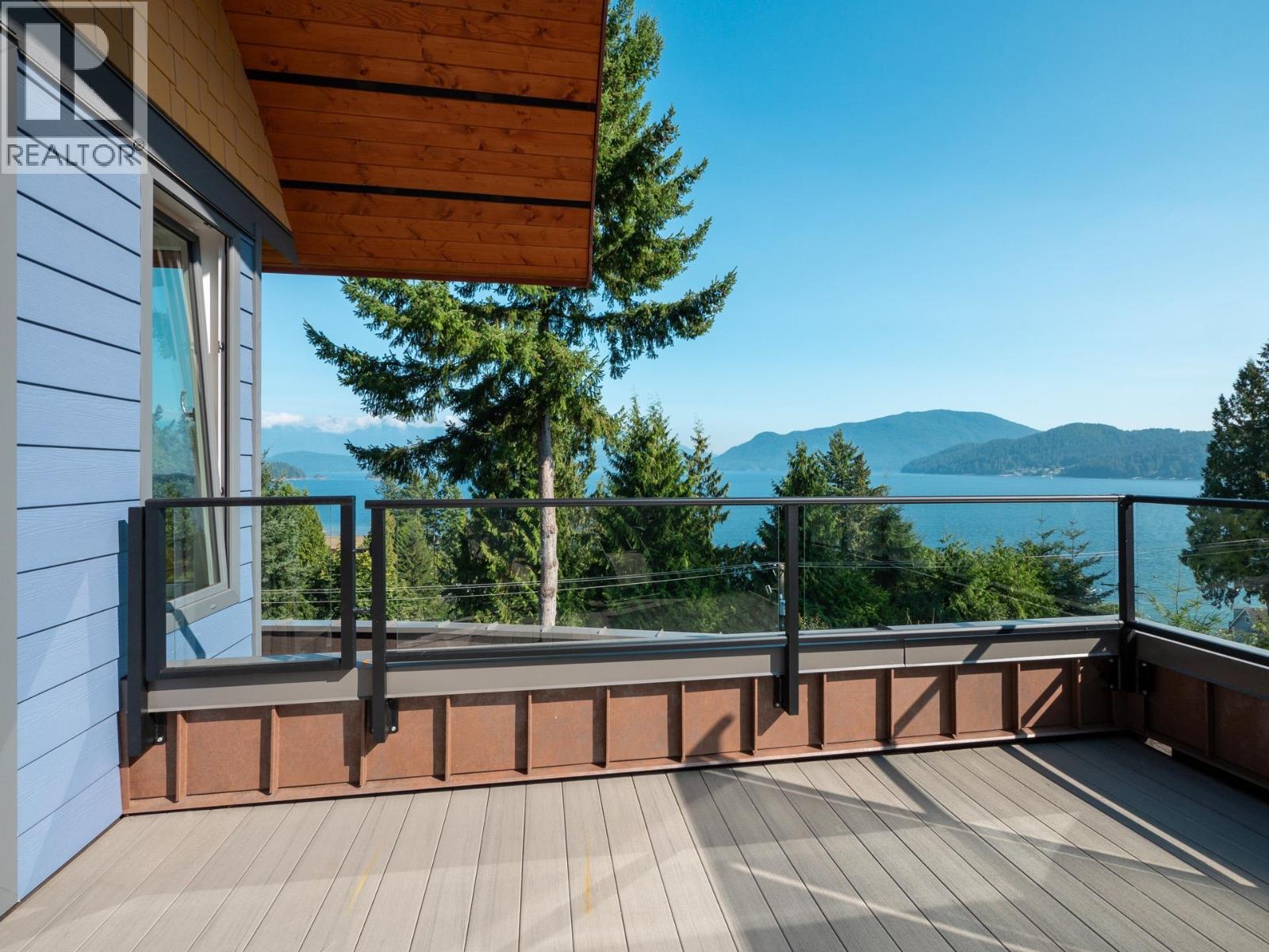House in Gibsons - Image 18