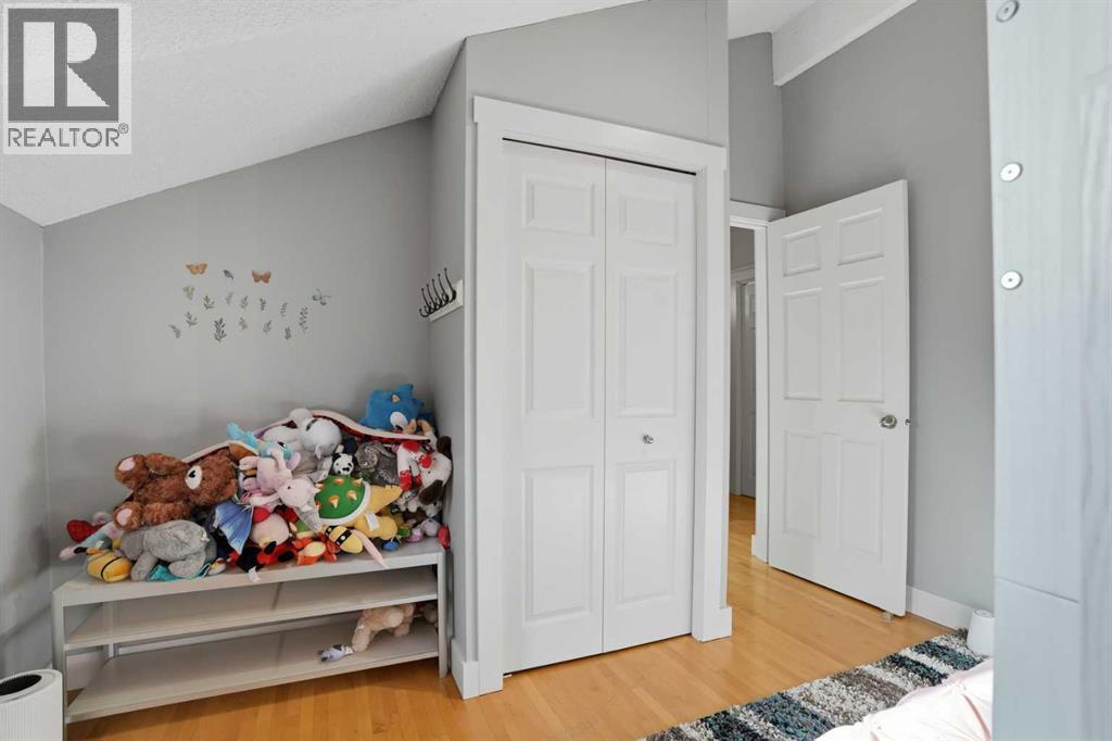 Single Family House for Sale in  Coach Light Bay SW Coach Hill Calgary 