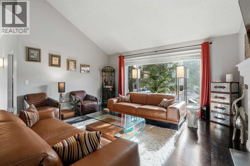 Single Family House for Sale in  Coach Light Bay SW Coach Hill Calgary 