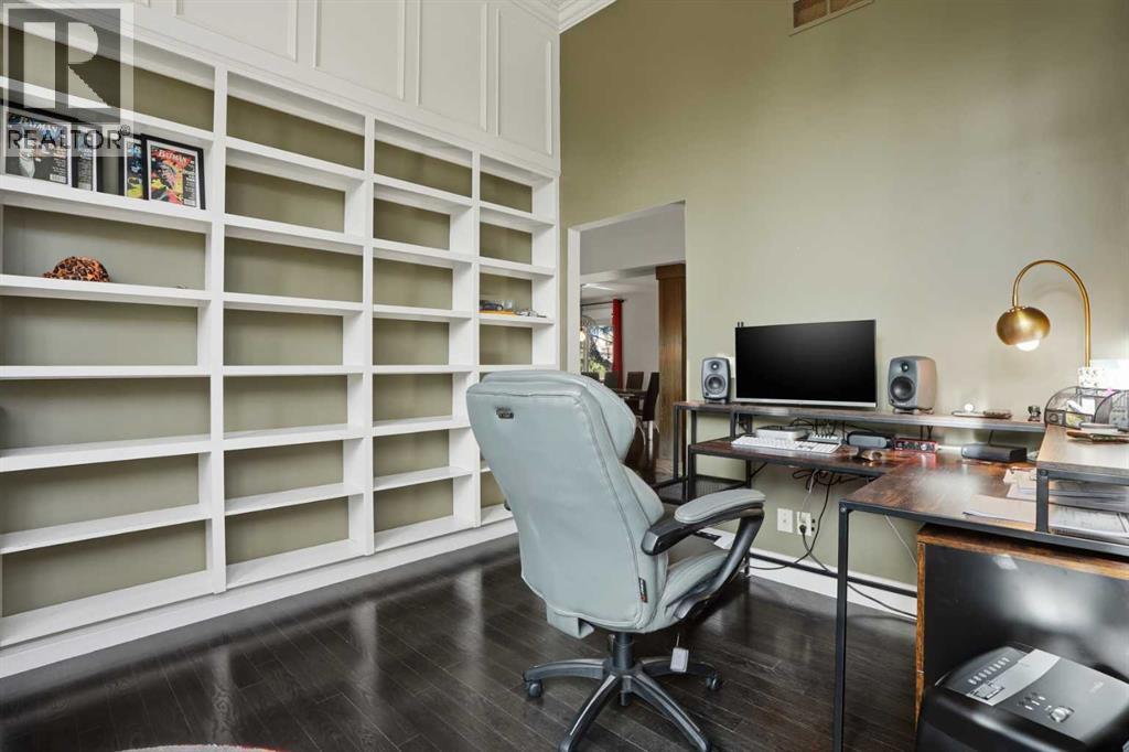 Single Family House for Sale in  Coach Light Bay SW Coach Hill Calgary 