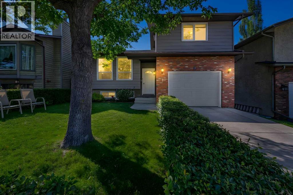 Single Family House 4 Level for Sale in  Bernard Court NW Beddington Heights Calgary 