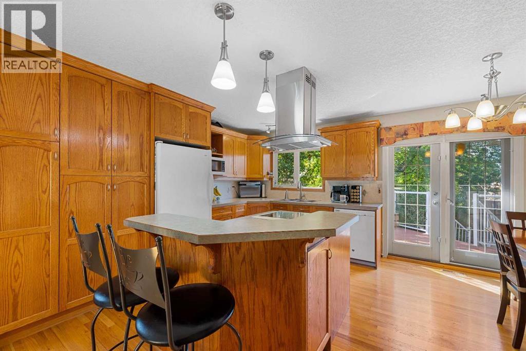 Single Family House 4 Level for Sale in  Bernard Court NW Beddington Heights Calgary 