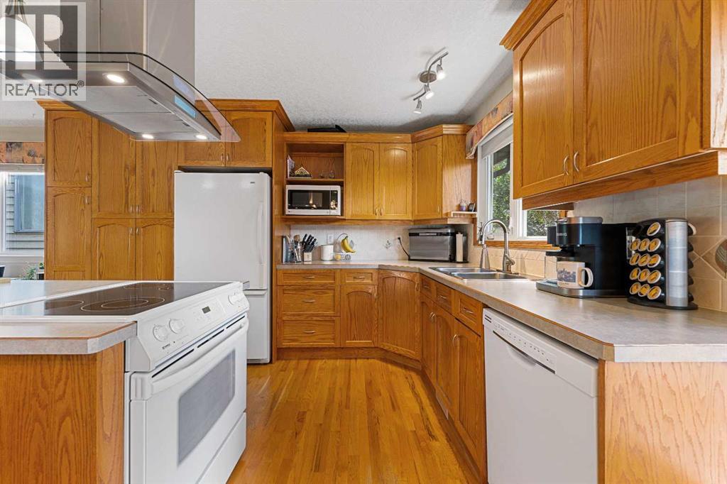 Single Family House 4 Level for Sale in  Bernard Court NW Beddington Heights Calgary 