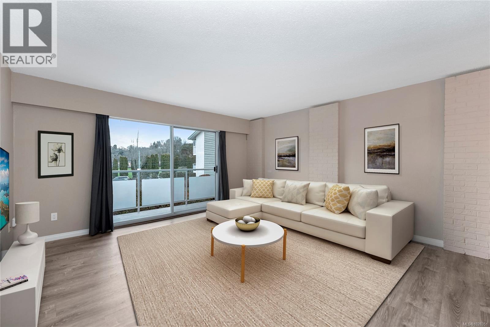 205 1490 Garnet Road, Saanich