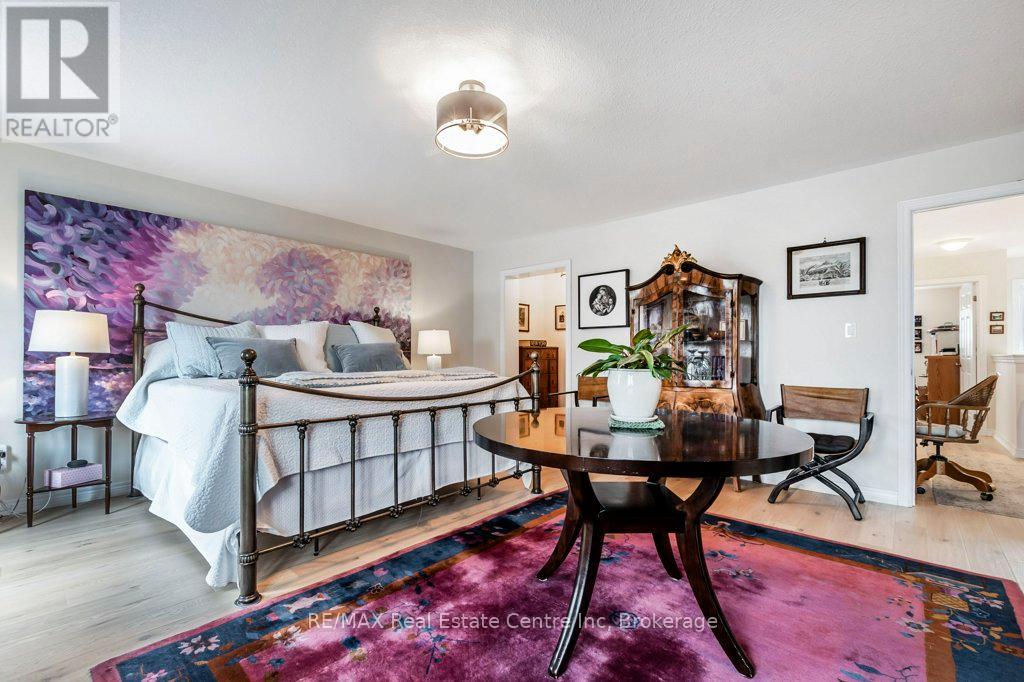 137 MILLVIEW COURT - 21