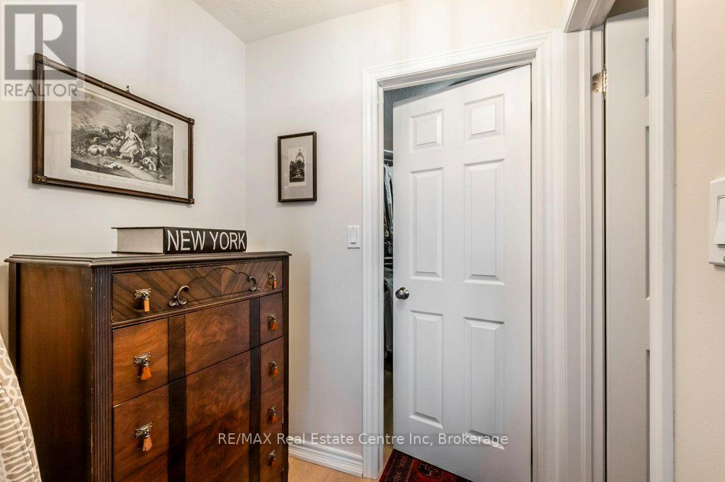 137 MILLVIEW COURT - 25