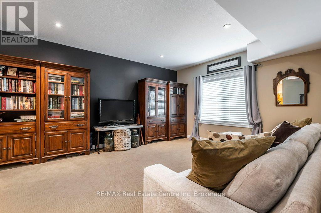 137 MILLVIEW COURT - 30