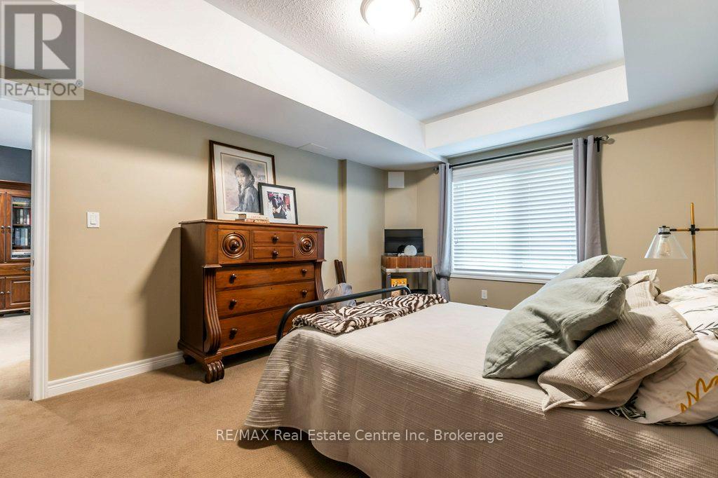 137 MILLVIEW COURT - 32