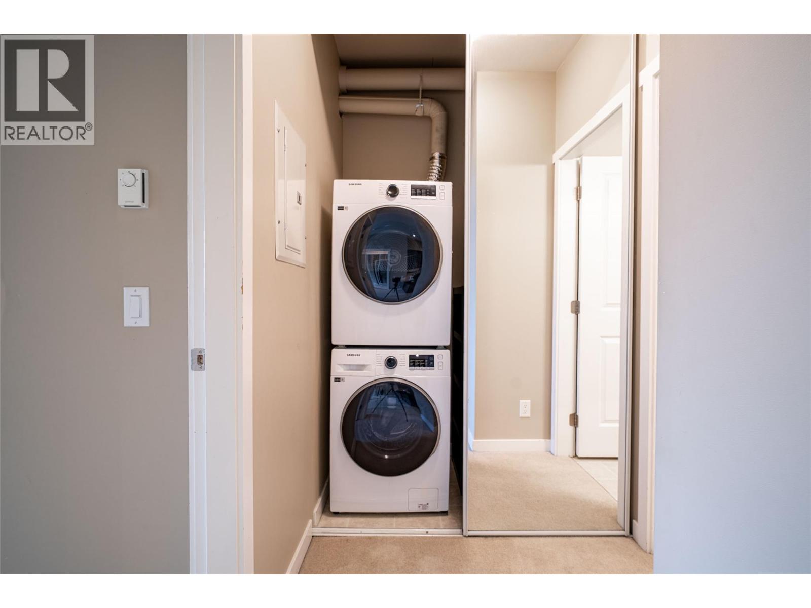 211 1350 Ridgeway Drive, Kelowna