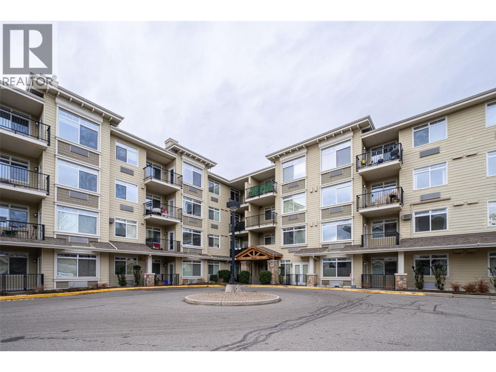 211 1350 Ridgeway Drive, Kelowna