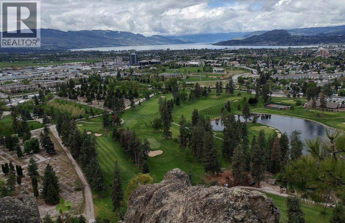 211 1350 Ridgeway Drive, Kelowna