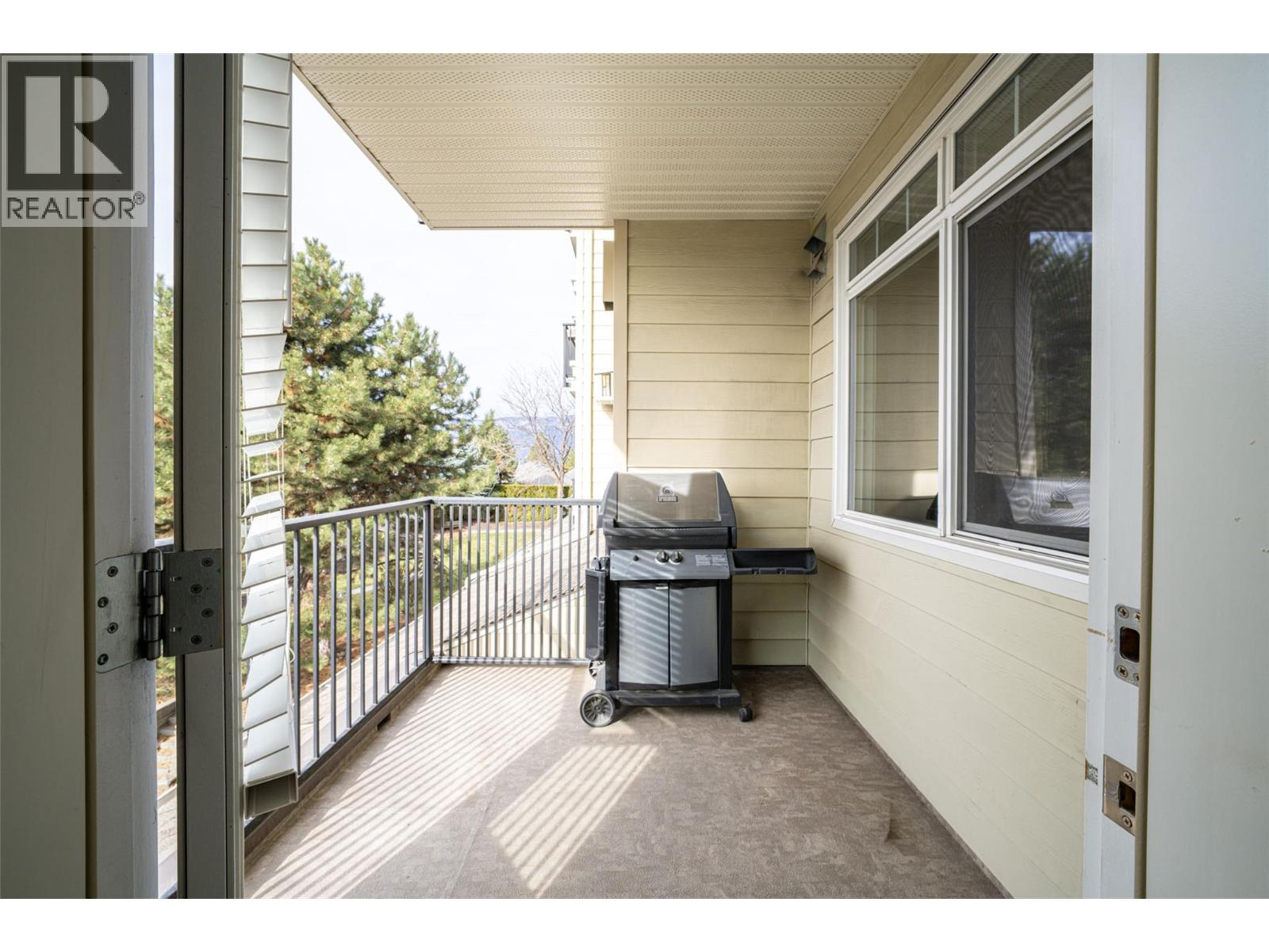 211 1350 Ridgeway Drive, Kelowna