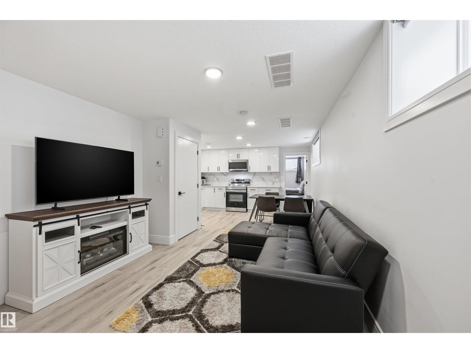 10909 151 ST NW - 37